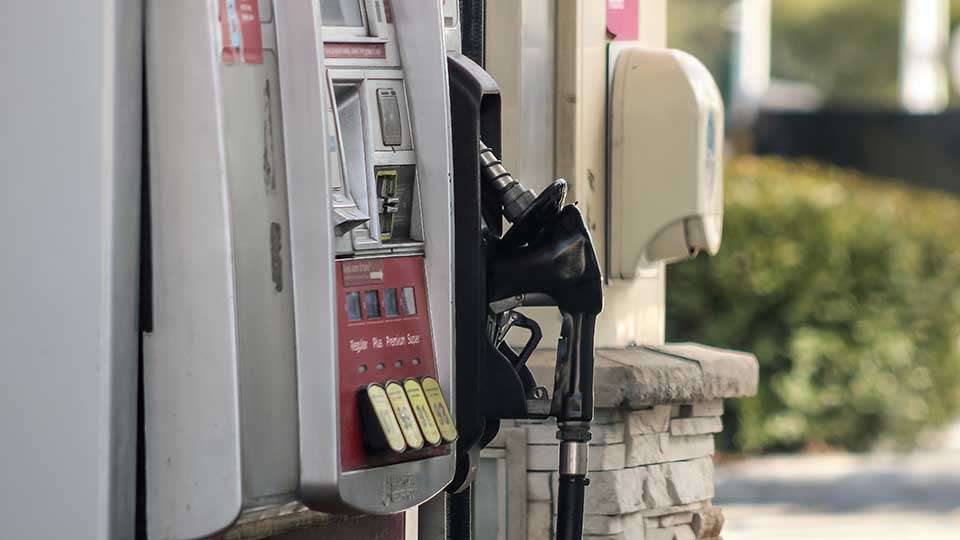 Эксперты объяснили, почему цены на бензин в Америке поднимутся еще выше